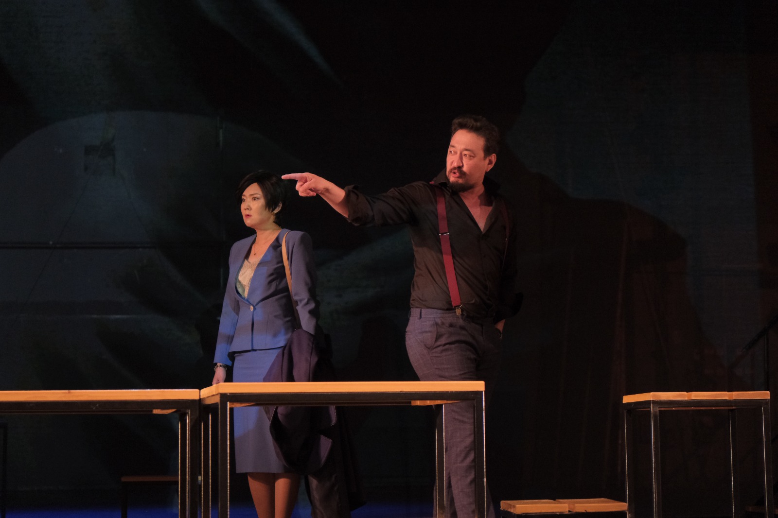 Вы сейчас просматриваете В Саха театре состоялась премьера первого современного спектакля по пьесе Александра Седалищева “Таптал сүппүт куората” (Город исчезающей любви).
